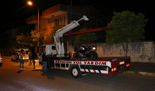 Aydın'da motosiklet kaldırıma çarparak devrildi...