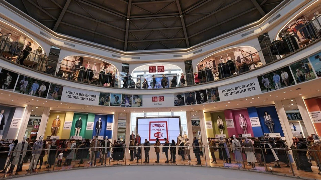 Büyük markalar Rusya'dan çıkmaya devam ediyor: Binlerce kişi saatlerce kuyrukta bekledi