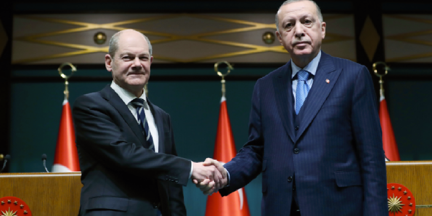 Cumhurbaşkanı Erdoğan: Rusya'dan silah alma konusu için şu anda konuşmak erken olur