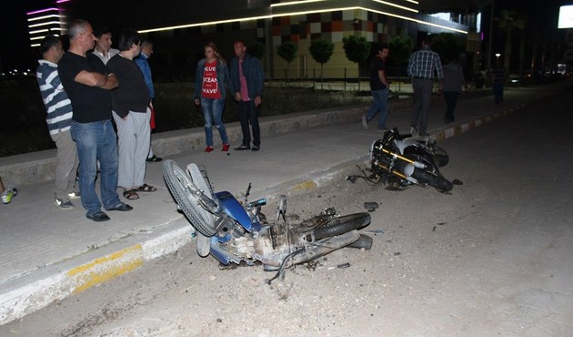 Balıkesir'de iki motosiklet çarpıştı...