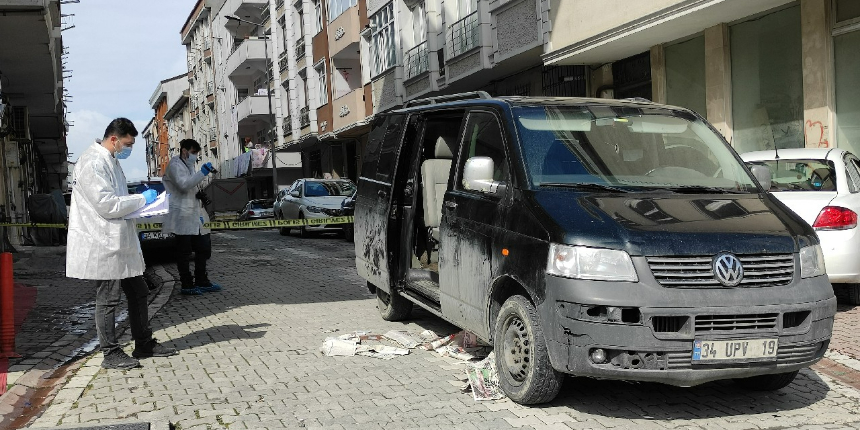 3 yaşındaki çocuk, annesinin peşinden koşarken aracın altında kaldı!