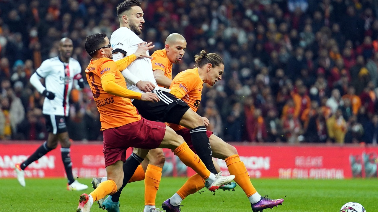 Omar Elabdellaoui Beşiktaş derbisinde çizgiden diziyle golü çıkardı, maçın gidişatını değiştirdi