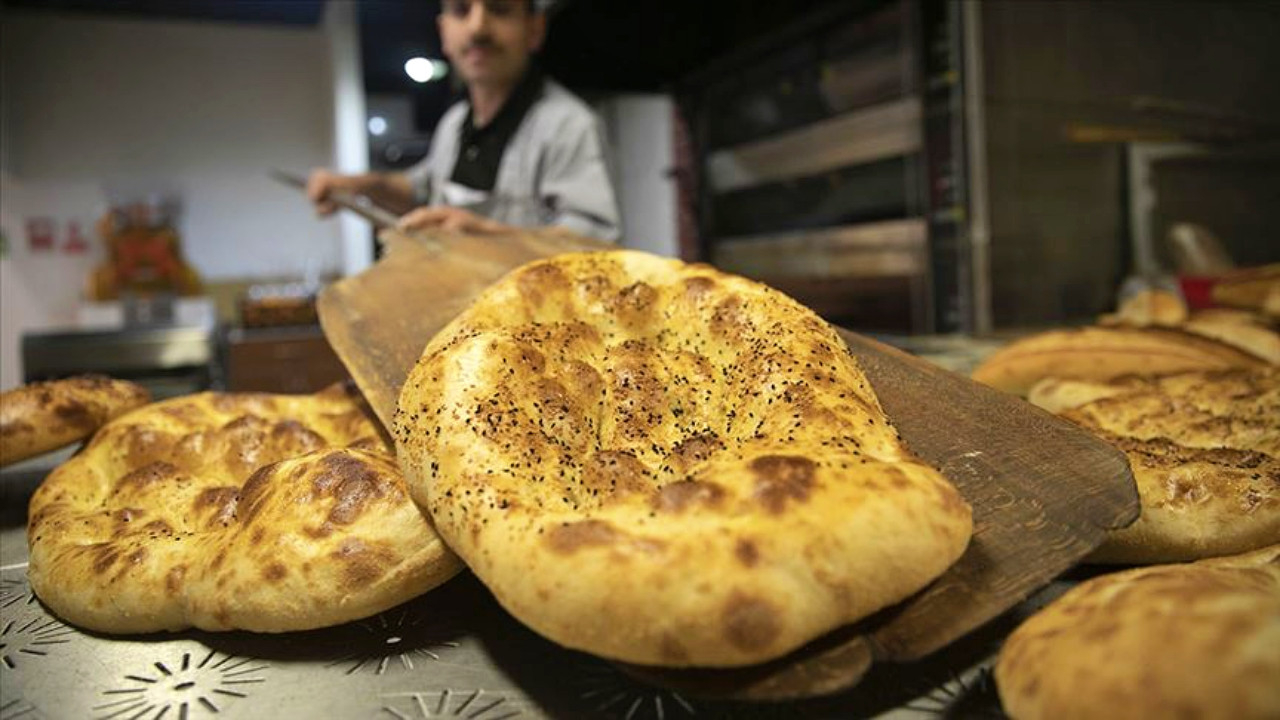 İftar ve sahur sofralarının vazgeçilmezi Ramazan pidesinin fiyatı belli oldu: 330 gram sade pide 6 TL!