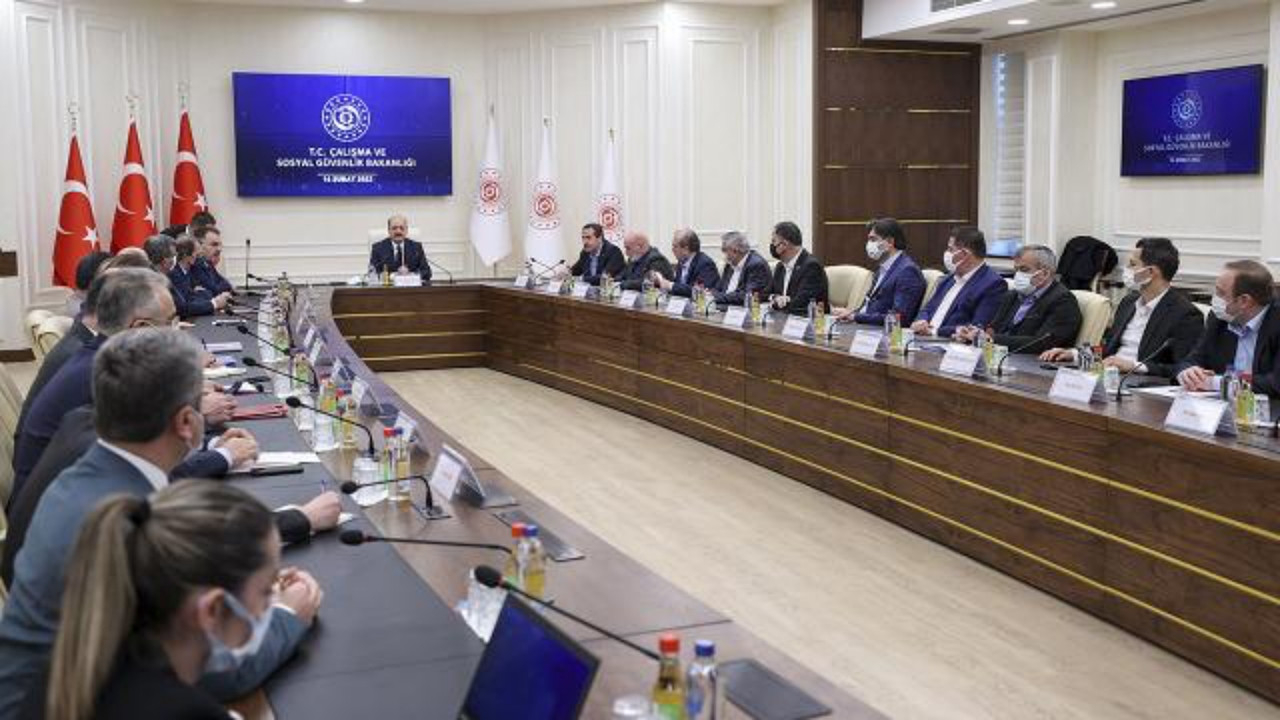 Milyonlarca memur ve emekli merakla bekliyor: 3600 ek gösterge için ikinci toplantı bugün yapılacak!