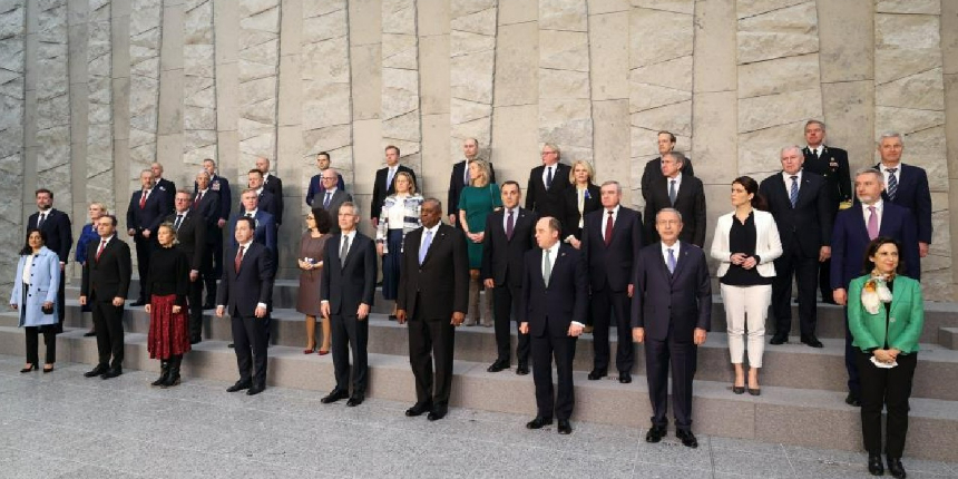 Milli Savunma Bakanı Hulusi Akar'dan NATO'da diplomasi trafiği!