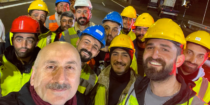 Bakan Karaismailoğlu'ndan 1915 Çanakkale Köprüsü'nden çalışanlarla selfie