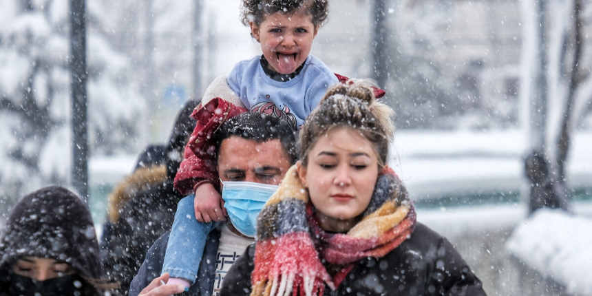 Meteoroloji ve Vali Yerlikaya'dan İstanbul için yoğun kar yağışı uyarısı! İşte başlayacağı ve biteceği tarih...