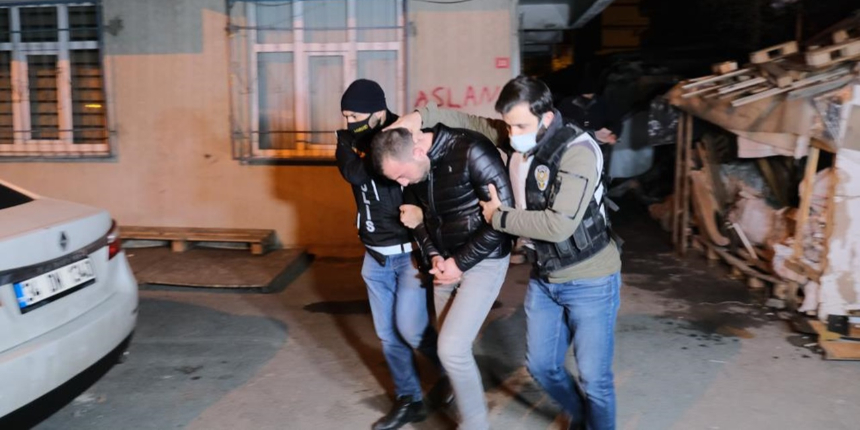 İstanbul’da uyuşturucu tacirlerine şafak baskını: Çok sayıda gözaltı var