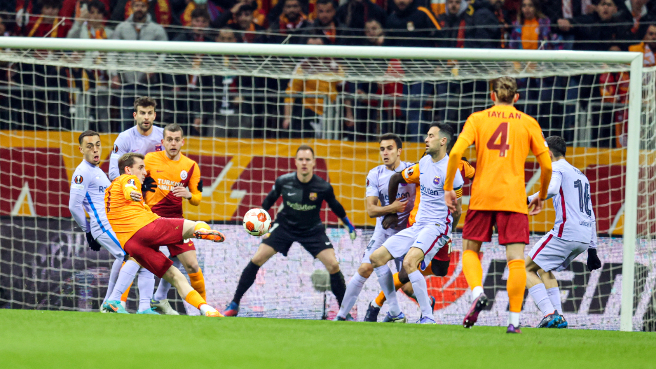 Teşekkürler Galatasaray... Biz oynadık, Barcelona tur atladı!