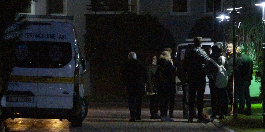 Kadın polis, meslektaş eşinin tabancasıyla kafasına sıktı