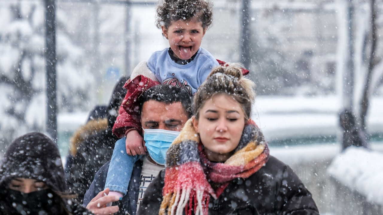 İstanbullular dikkat! Kar sağanakları geliyor: İşte günü ve saati...