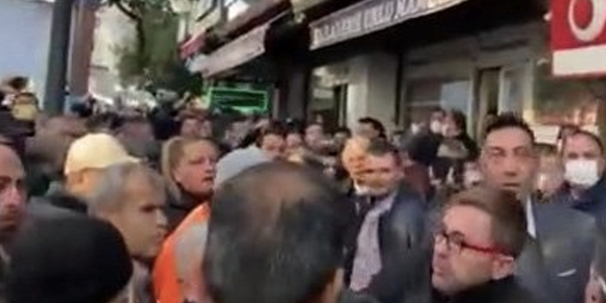 Akşener'in Nazilli ziyareti sırasında yaşandı: Korumaları bir kişiyi yaka paça uzaklaştırdı