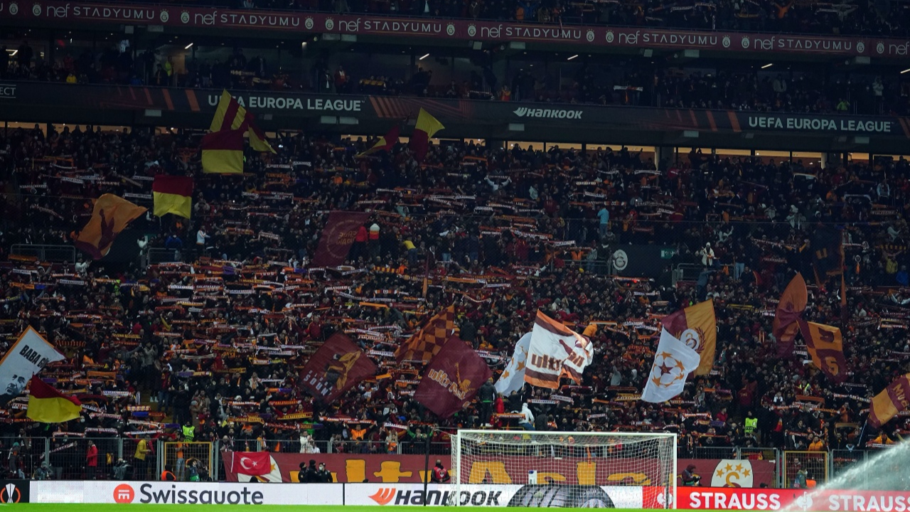 "Traore, Aubameyang, hepsi dönüp dönüp tribünlere bakıyor. Ter Stegen çok rahatsız oluyor."