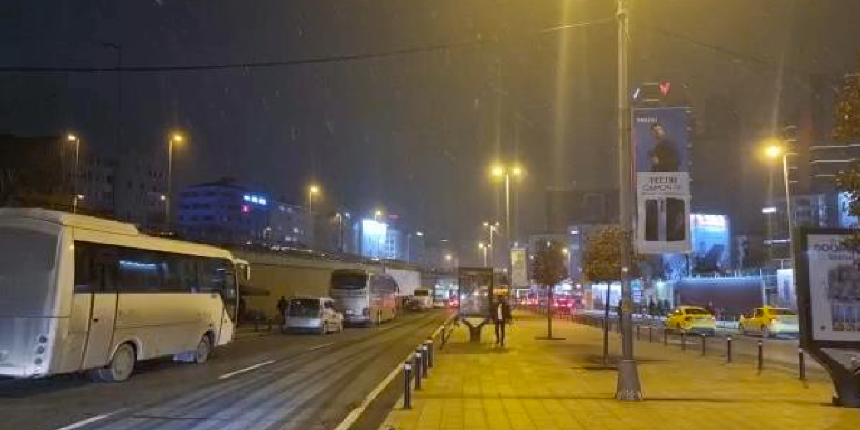 İstanbul'da beklenen kar yağışı başladı