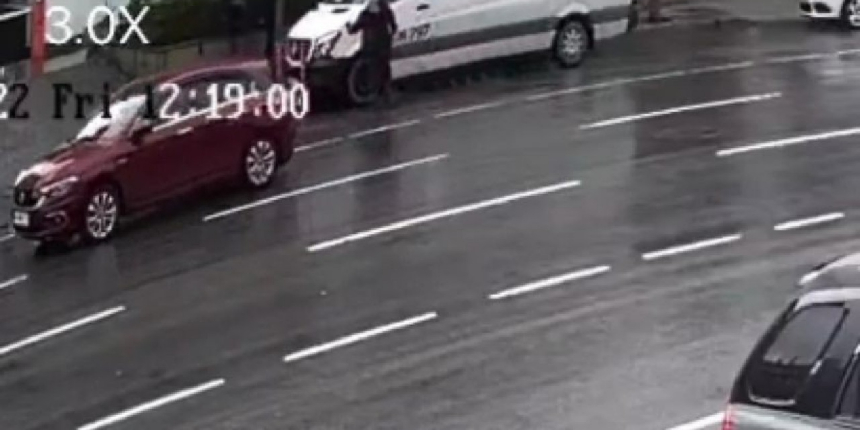 Üsküdar’da emekli polis, 700 bin TL’sini çalan gaspçılara sokakta kurşun yağdırdı