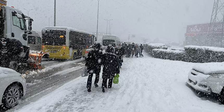 Bir kar yağışı uyarısı da AKOM'dan geldi: Cumartesi gecesi yoğunlaşacak
