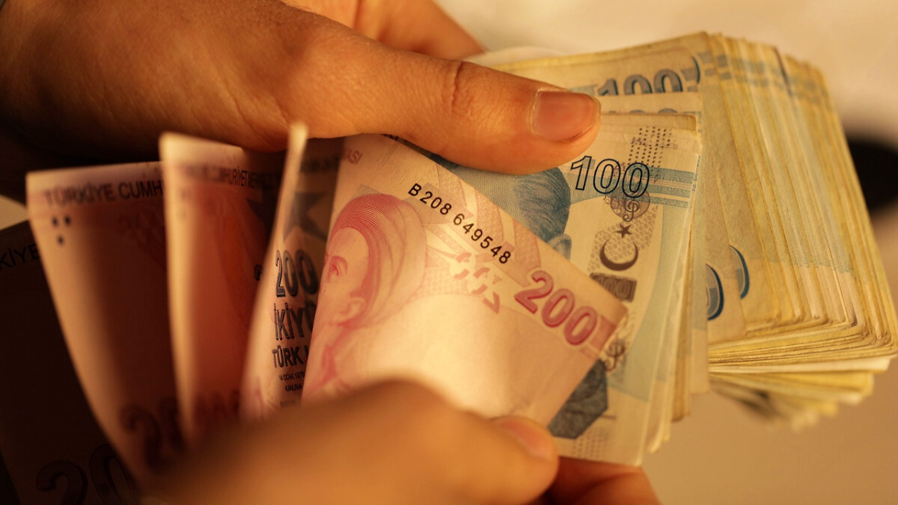 Asgari ücret 5 bin TL'nin üzerine çıkabilir: AK Parti'nin 'ikinci zam' sinyalleri sonrası ilk rakam ortaya çıktı!