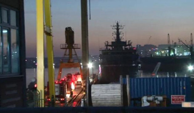 Tuzla tersanesinde bir gemide yangın çıktı!