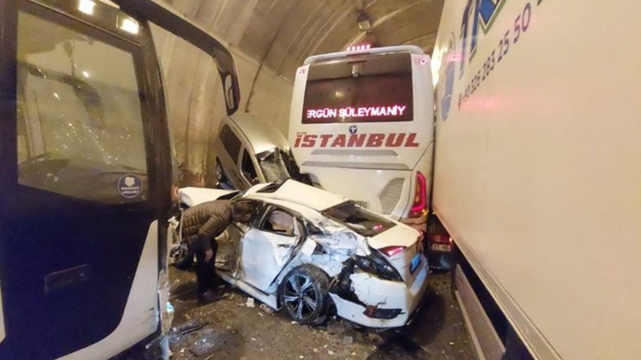 Bakan Koca'dan Bolu Dağı Tüneli'ndeki kazaya ilişkin açıklama geldi