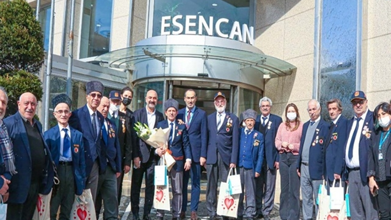 Esencan Hastanesi şehitleri gazilerle andı