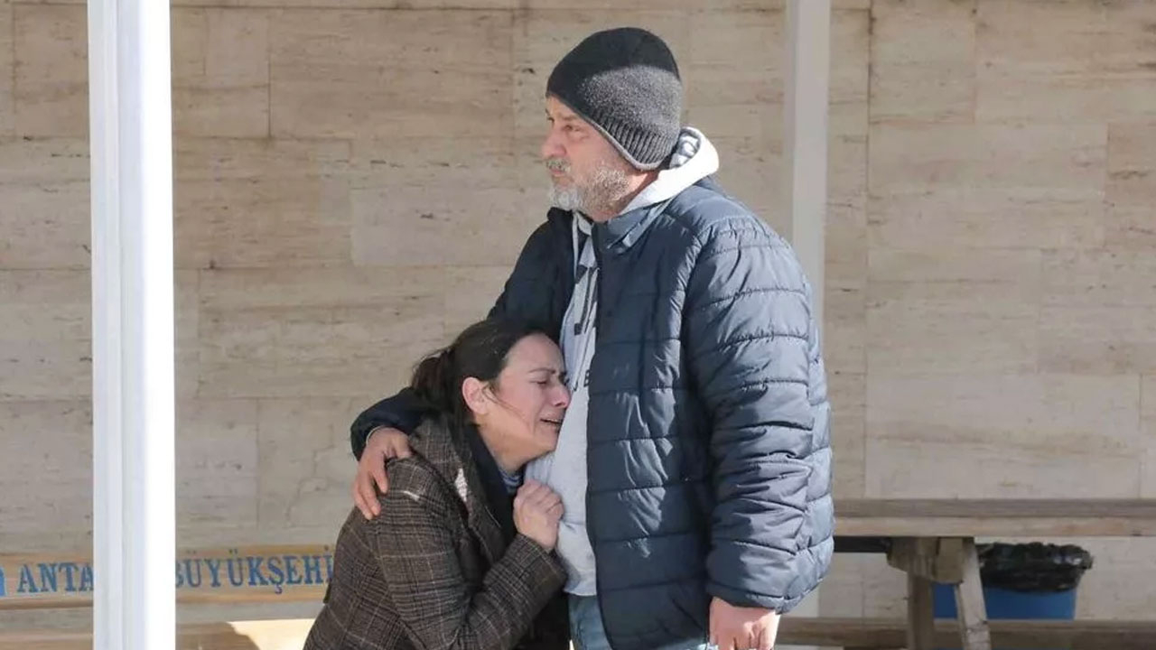 Otel odasında cansız bedeni bulunmuştu: Yeğeninin cenazesini alan teyzenin o anları yürekleri burktu