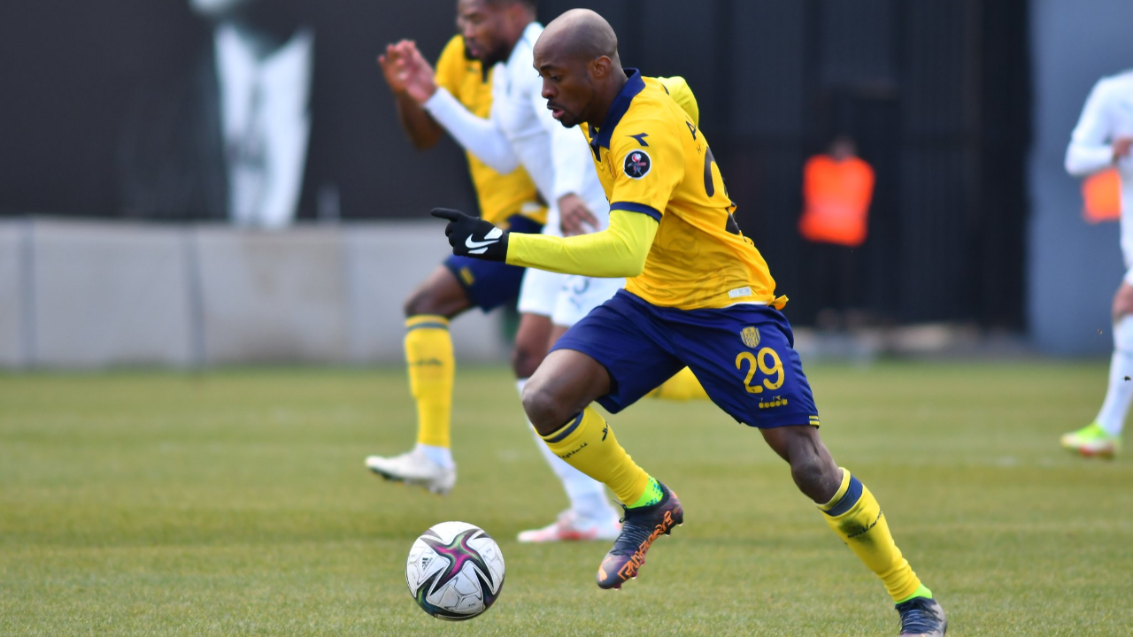 Lider Ankaragücü Manisa'da takıldı