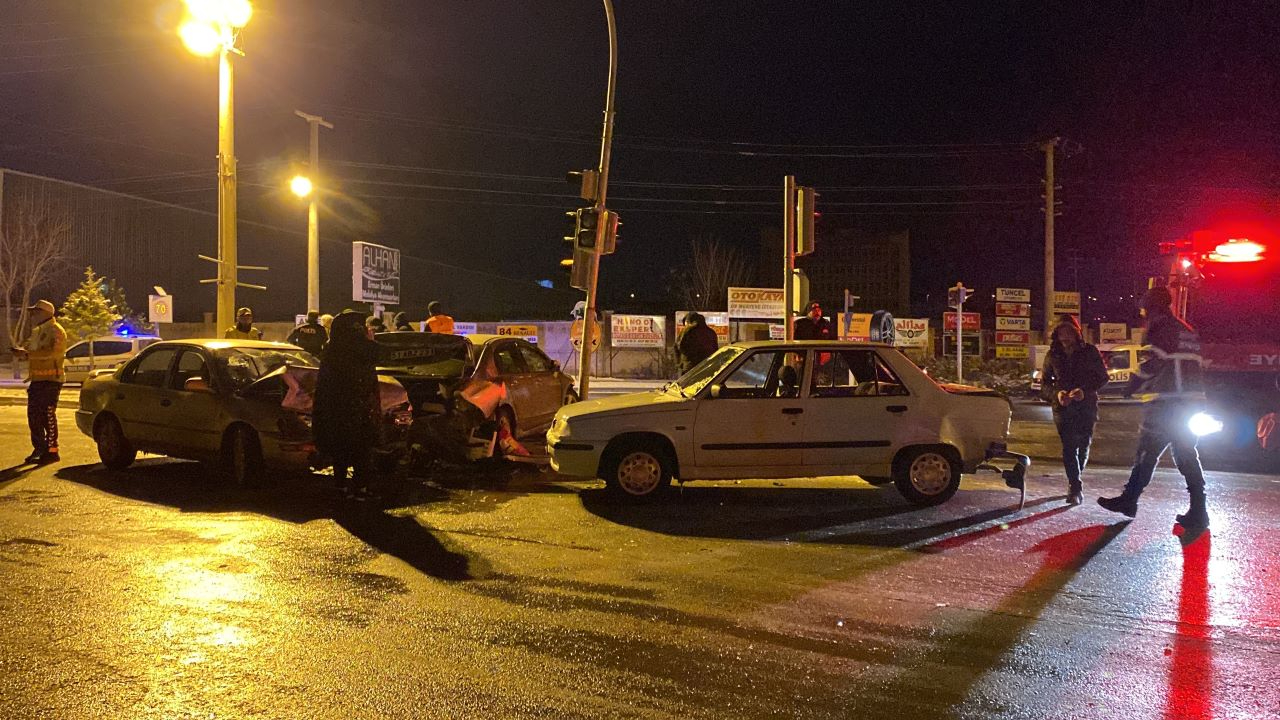 Niğde'de zincirleme kaza: 7 yaralı