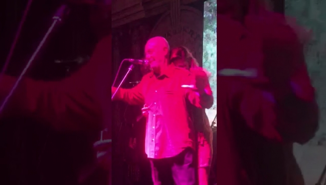 İlhan Şeşen'in seyirci ile ilginç dansı!
