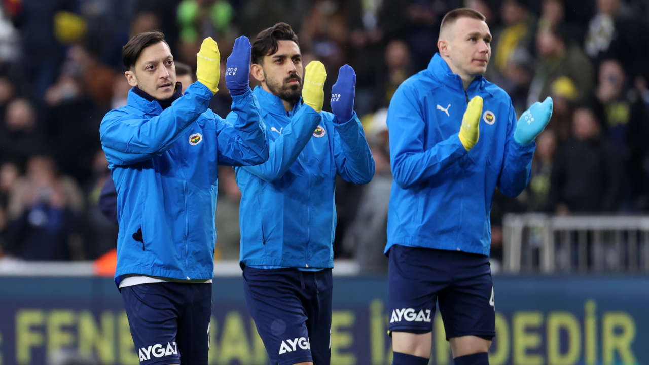 SON DAKİKA Fenerbahçe haberi... Attila Szalai'nin sağ diz iç yan bağında zorlanma tespit edildi