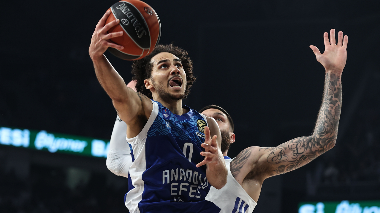 Anadolu Efes, Real Madrid'i fena benzetti! Son çeyrekte basketbol dersi