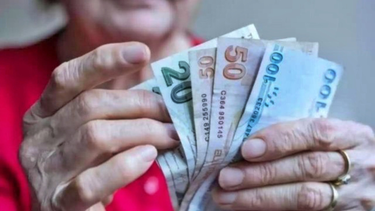 Milyonlarca emeklinin gözü bayram ikramiyesinde! Masada 4 formül var! Bayram başına 2 bin TL'den fazla verilebilir...