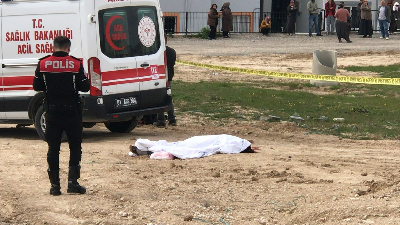 Boşanmak isteyen karısını, sokak ortasında kızının gözü önünde öldürdü!