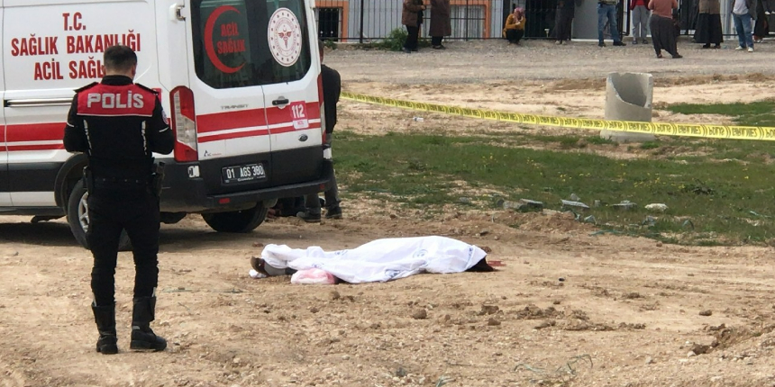 Boşanmak isteyen karısını, sokak ortasında kızının gözü önünde öldürdü!