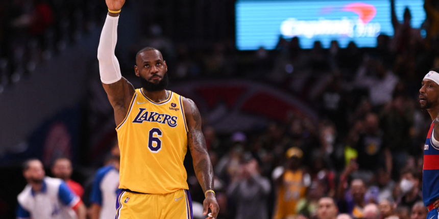 Lebron James yine coştu! Lakers maçı son çeyrekte kopardı