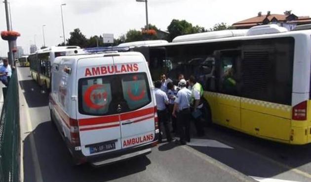 Metrobüs bariyerlere çarptı: Yaralılar var!