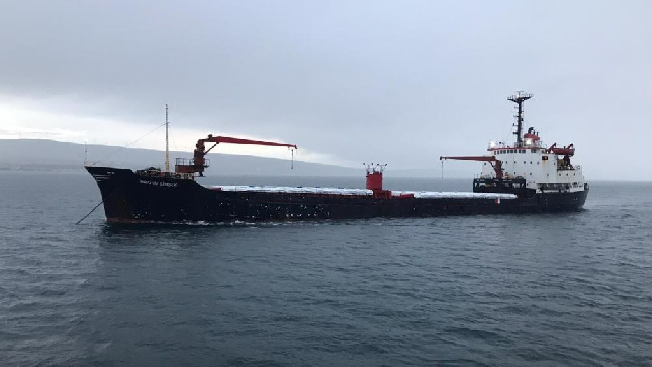 Çanakkale Boğazı’nda gemi arızası! Boğaz, çift yönlü trafiğe kapatıldı