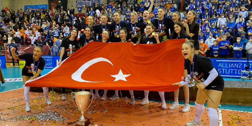 CEV Kupası Şampiyonu Eczacıbaşı Dynavit oldu