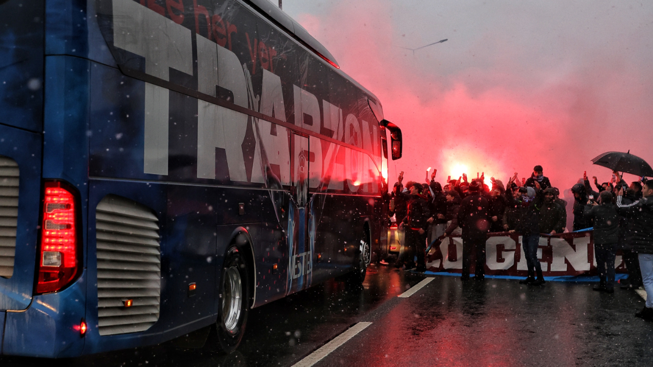 Trabzonspor - Beşiktaş biletleri karaborsaya düştü... 40 bin 248 bilet dakikalar içinde tükendi!