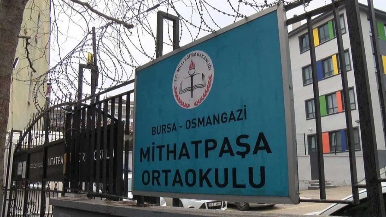Bursa'da kız ve erkek öğrencilerin ayrı oturtulması talimatını veren okul müdürüne soruşturma!