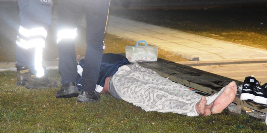 Beşiktaş'ta hareketli gece! Denize atlayan bir kişi, polis ekiplerince sudan çıkarıldı