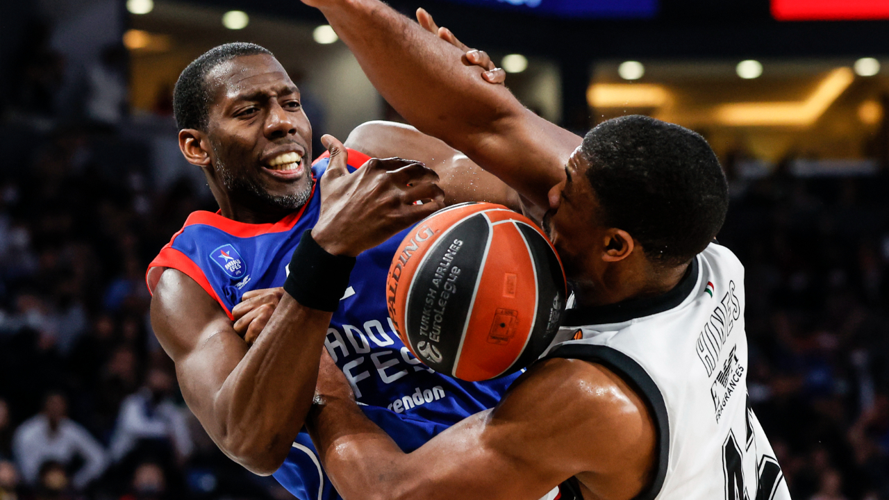 Anadolu Efes'e evinde Olimpia Milano şoku! 2. yarıda sahadan sildiler...