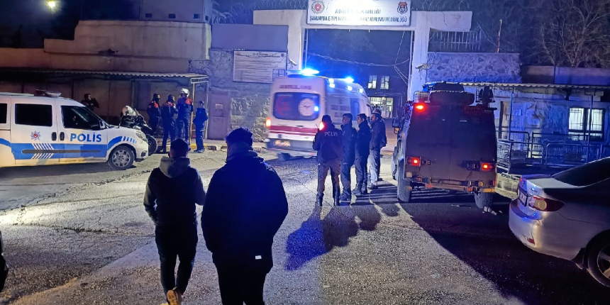 Şanlıurfa E Tipi Kapalı Cezaevinde isyan çıktı! Bölgeye çok sayıda ekip sevk edildi