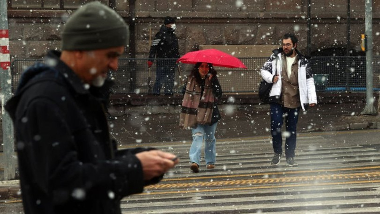 Havalar yine soğuyacak: Meteoroloji'den yağış ve zirai don uyarısı