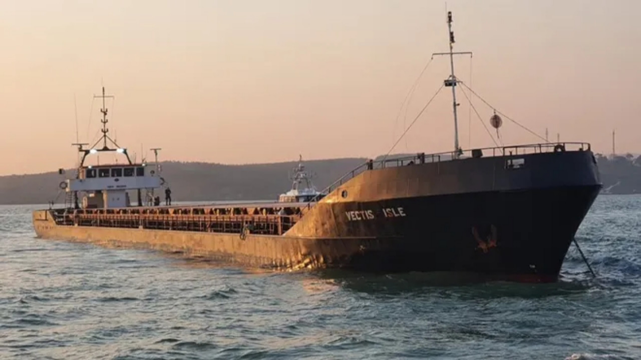 İstanbul Boğazı'nda korku dolu anlar: Kargo gemisiyle çarpışan balıkçı teknesi ortadan kayboldu!