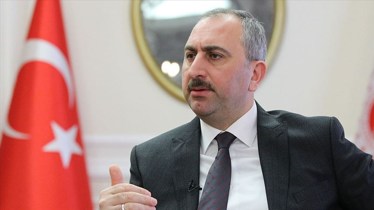 Eski Adalet Bakanı Gül: Mevkiler, makamlar değil, ne yaptığınız önemlidir