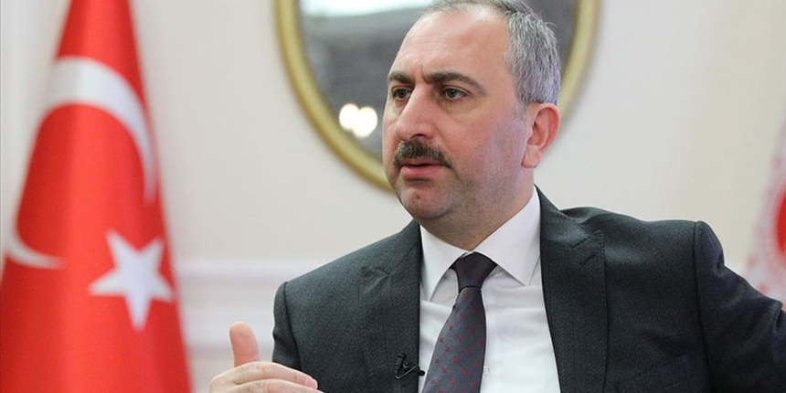 Eski Adalet Bakanı Gül: Mevkiler, makamlar değil, ne yaptığınız önemlidir