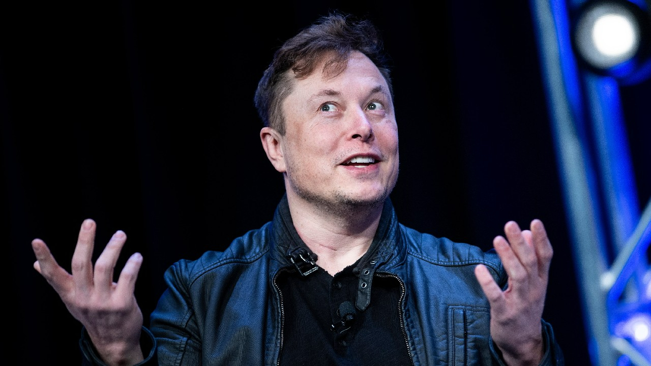 Elon Musk, 2024'te ilk dolar trilyoneri olacak!