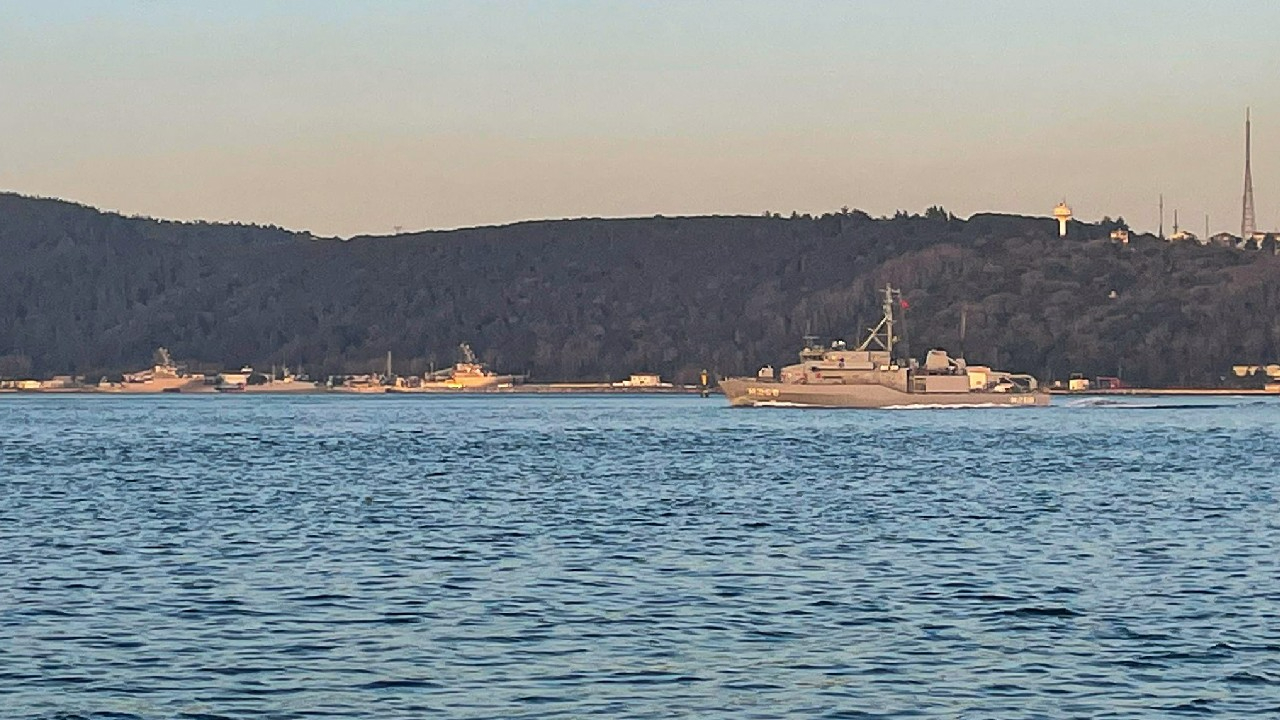 Mayın avlama ve tarama gemisi TCG Akçakoca, İstanbul Boğazı'ndan geçti!