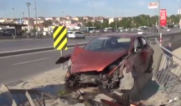 19 yaşındaki kız trafik kazası geçirdi! İki kişi yardıma koştu ama...