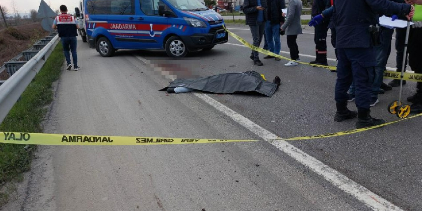 Takla atan araçtan fırladı, feci şekilde can verdi!